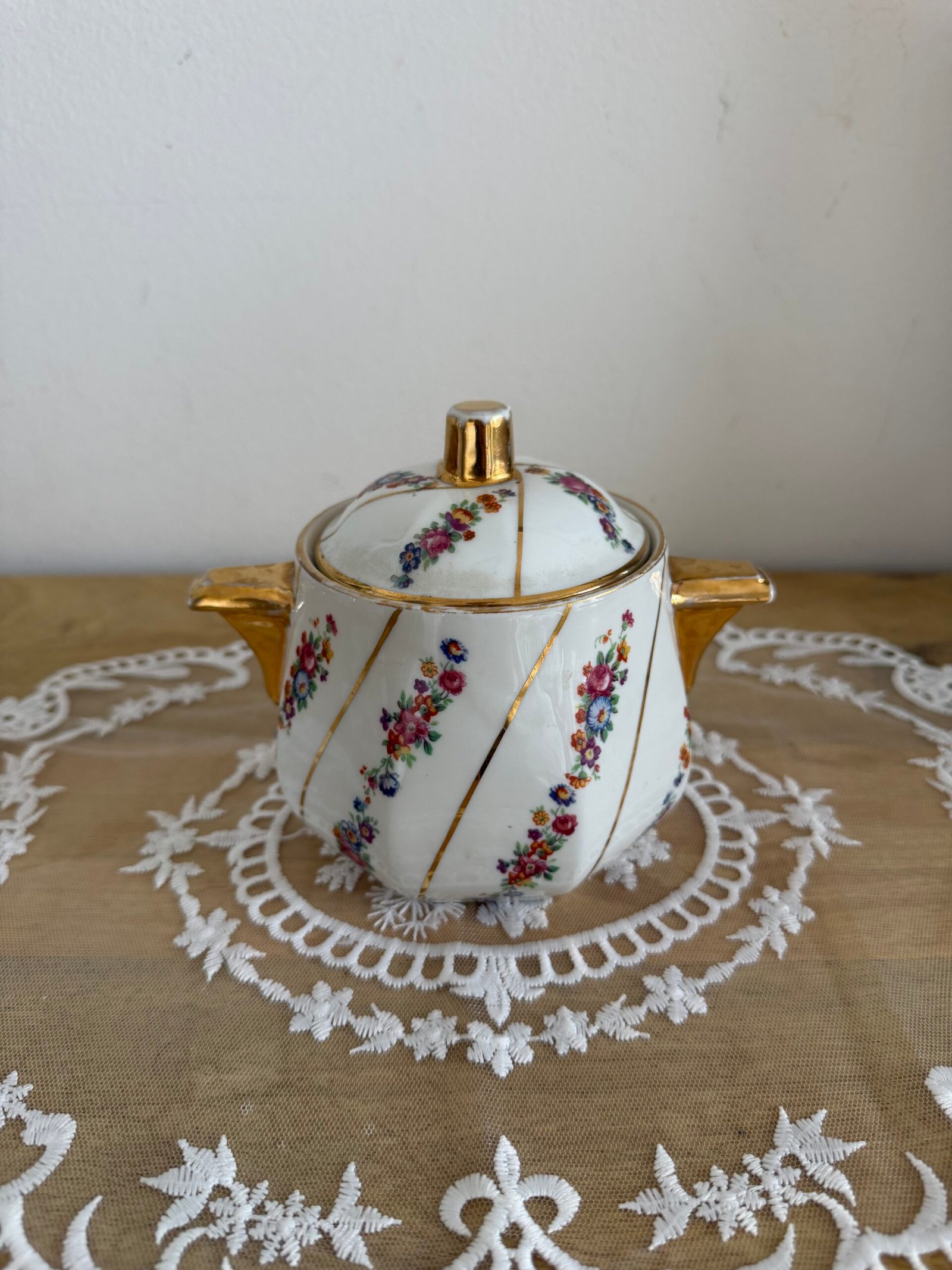 Sucrier fleuri en porcelaine de Limoges